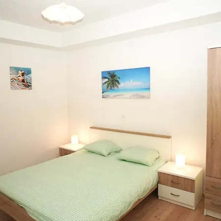 Trogir-villa Max アパート